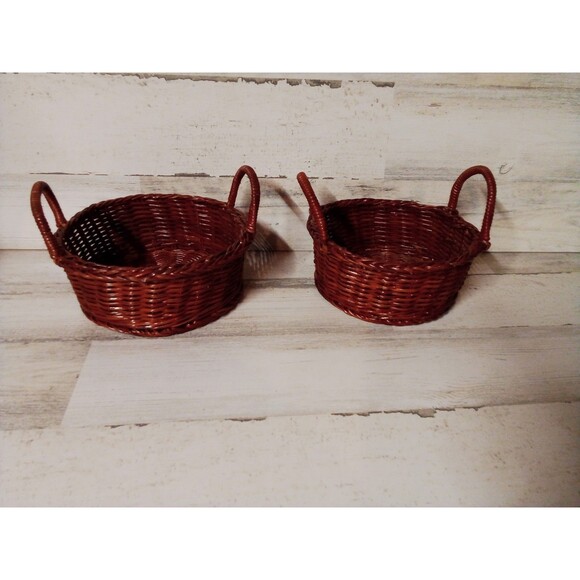 Small Round Set Of Two Baskets With Handles Bread / Fruit Basket Decor - Picture 10 of 13